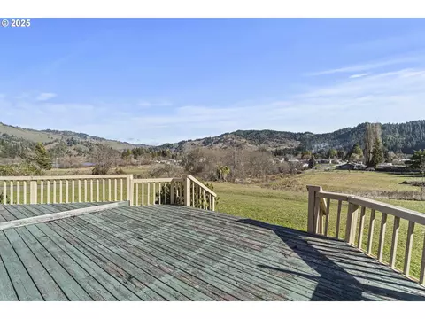 889 H Ave, Powers, OR 97466 photo 21