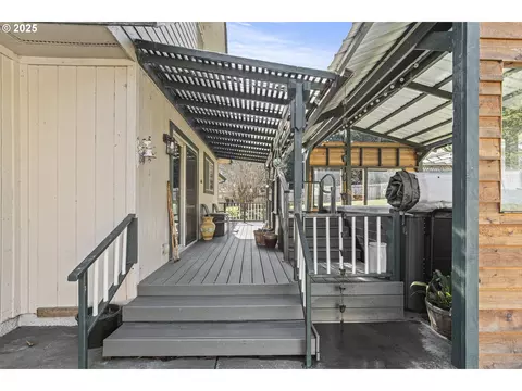 889 H Ave, Powers, OR 97466 photo 18