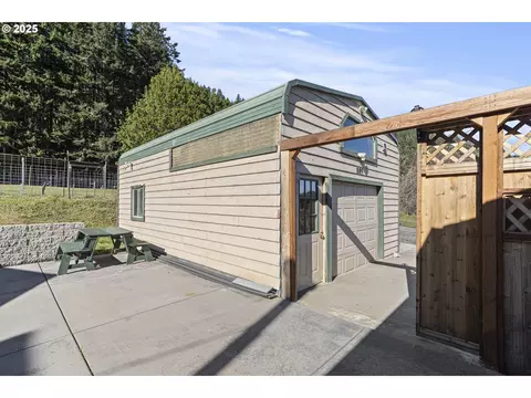 889 H Ave, Powers, OR 97466 photo 20
