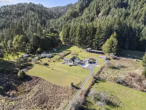889 H Ave, Powers, OR 97466 photo 35