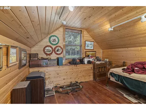 889 H Ave, Powers, OR 97466 photo 16