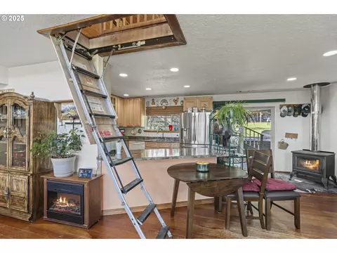 889 H Ave, Powers, OR 97466 photo 15