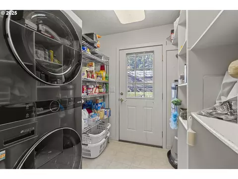 889 H Ave, Powers, OR 97466 photo 27