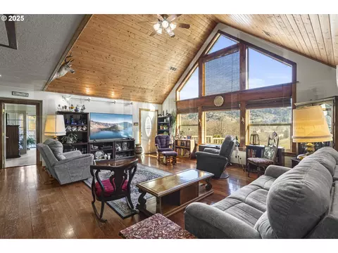 889 H Ave, Powers, OR 97466 photo 3