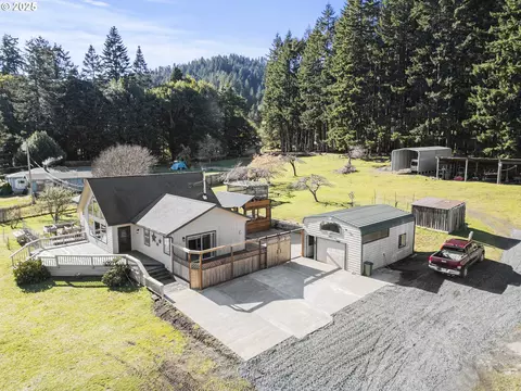 889 H Ave, Powers, OR 97466 photo 2