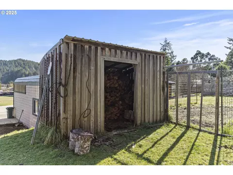889 H Ave, Powers, OR 97466 photo 25