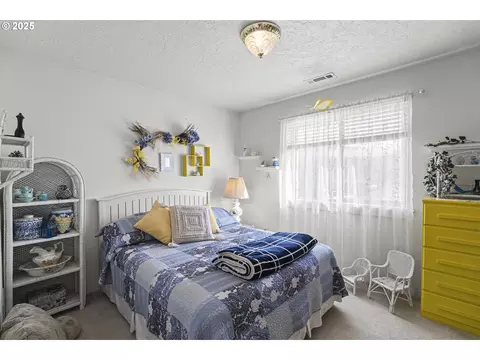 889 H Ave, Powers, OR 97466 photo 14