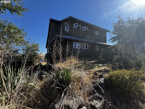 509 Lloyd Ave, Maupin, OR 97037