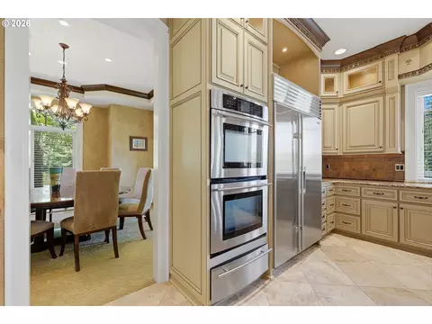 Kitchen - 3841 SE Deer Creek Way, Gresham, OR 97080 photo 6 of 7