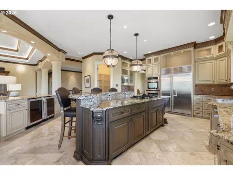 Kitchen - 3841 SE Deer Creek Way, Gresham, OR 97080 photo 3 of 7