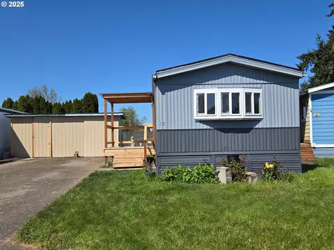 1025 S 6th St #10, Harrisburg, OR 97446