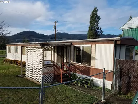 125 Tessia Ln, Myrtle Creek, OR 97457