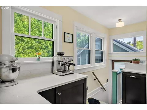 Kitchen - 39 Ash St, Eugene, OR 97402 photo 4 of 4