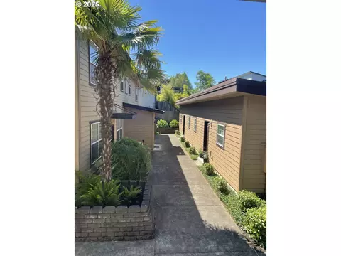 2845 NE M L King Blvd NE, Portland, OR 97212