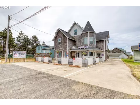 33310 Cape Kiwanda Dr, Pacific City, OR 97135