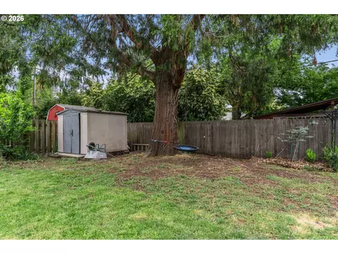 Exterior - 807 Vincent St, Eugene, OR 97401 photo 5 of 5