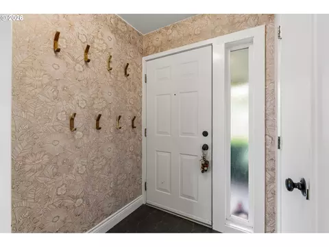 Entry Way - 807 Vincent St, Eugene, OR 97401 photo 1 of 1