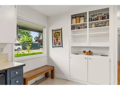 Kitchen - 807 Vincent St, Eugene, OR 97401 photo 4 of 4