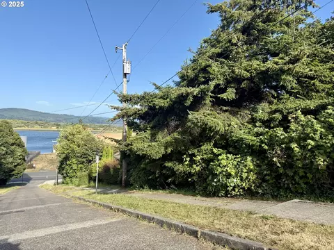 00 Exchange, North Bend, OR 97459 photo 4