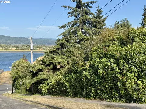 00 Exchange, North Bend, OR 97459 photo 2