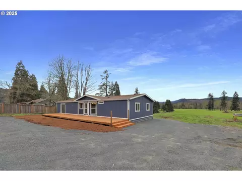 33788 Row River Rd, Cottage Grove, OR 97424