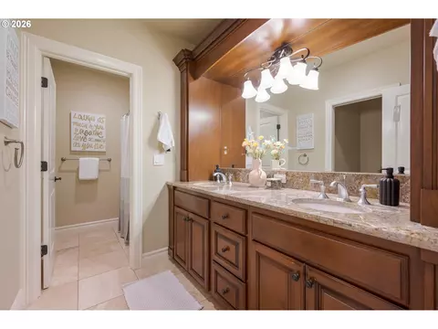 Bath - 3689 Marcella Dr, Eugene, OR 97408 photo 5 of 5