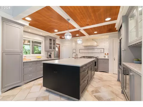 Kitchen - 33298 SE Highway 211, Boring, OR 97009 photo 1 of 2