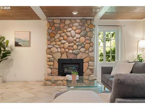Living - 33298 SE Highway 211, Boring, OR 97009 photo 2 of 4
