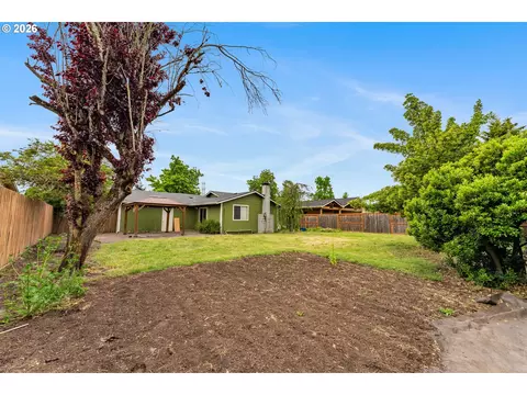 Exterior - 1735 Rainbow Dr, Springfield, OR 97477 photo 3 of 4