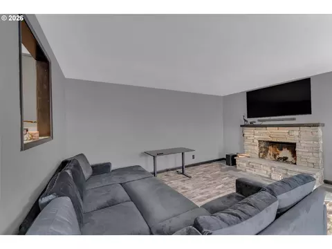Living - 1735 Rainbow Dr, Springfield, OR 97477 photo 4 of 6