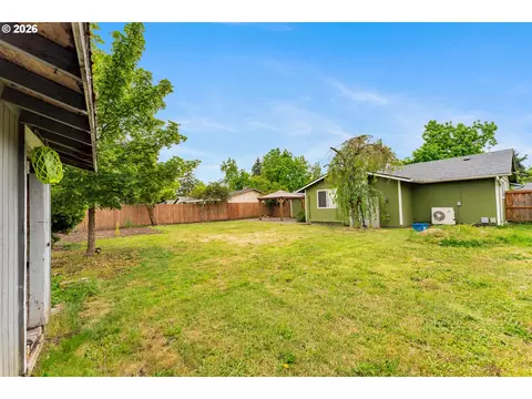 Exterior - 1735 Rainbow Dr, Springfield, OR 97477 photo 4 of 4