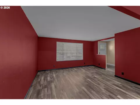 Living - 1735 Rainbow Dr, Springfield, OR 97477 photo 2 of 6