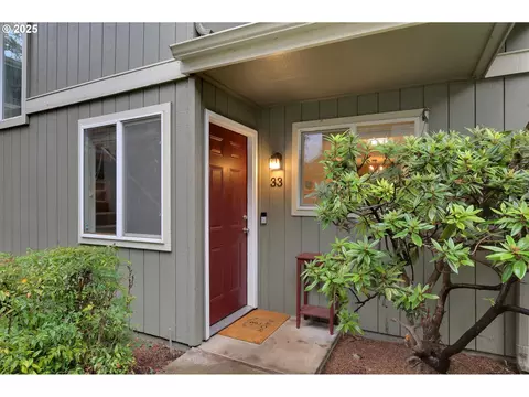 1500 Norkenzie Rd #33, Eugene, OR 97401