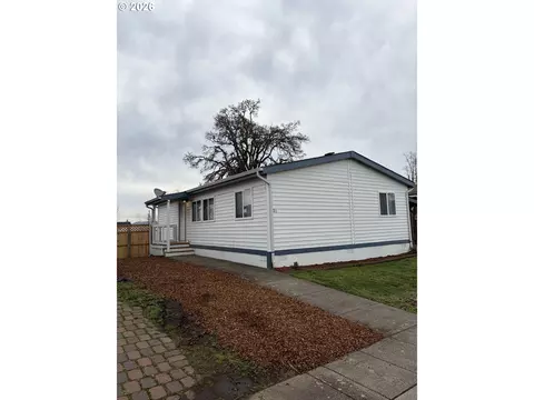 700 N Mill St #21, Creswell, OR 97426