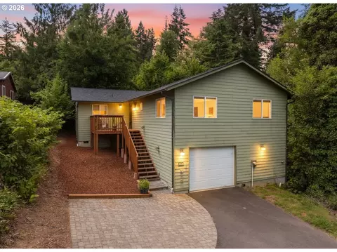 654 NE 8th Pl, Toledo, OR 97391