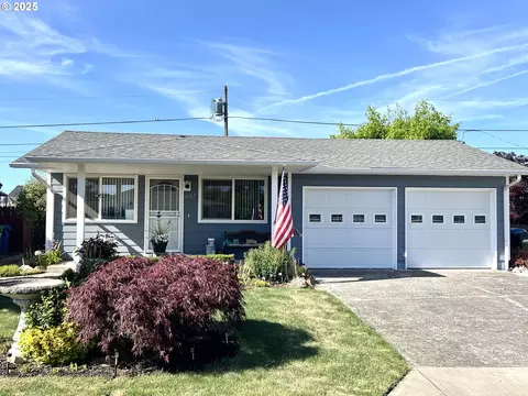 1527 Country Club Cir, Woodburn, OR 97071