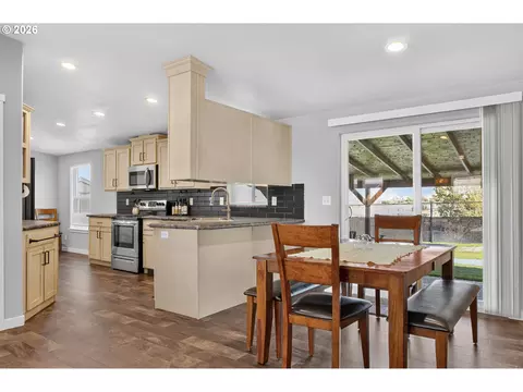 Dining - 3033 SW Terrace Dr, Pendleton, OR 97801 photo 1 of 1