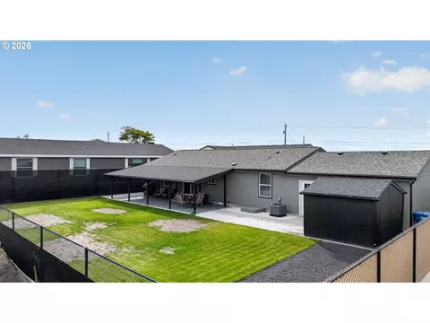 Exterior - 3033 SW Terrace Dr, Pendleton, OR 97801 photo 3 of 9