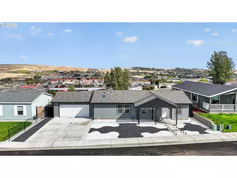 View/Area - 3033 SW Terrace Dr, Pendleton, OR 97801 photo 2 of 4
