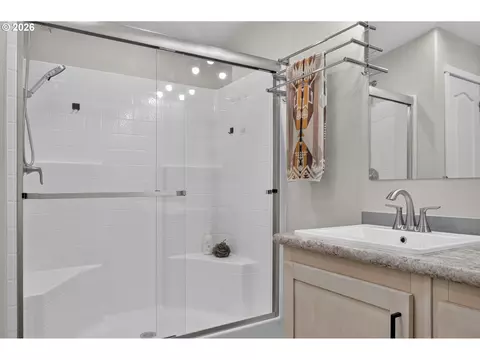 Bath - 3033 SW Terrace Dr, Pendleton, OR 97801 photo 1 of 3