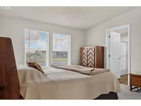 Bedroom - 3033 SW Terrace Dr, Pendleton, OR 97801 photo 1 of 7