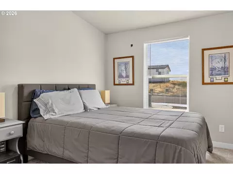 Bedroom - 3033 SW Terrace Dr, Pendleton, OR 97801 photo 6 of 7