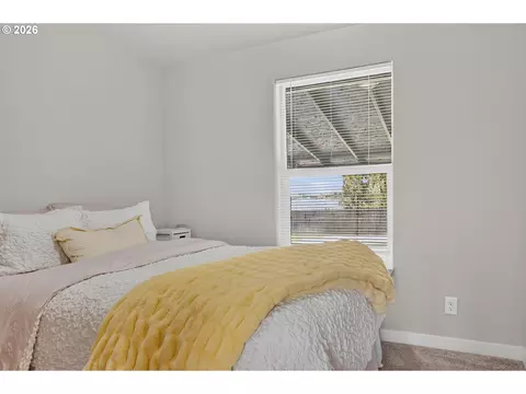 Bedroom - 3033 SW Terrace Dr, Pendleton, OR 97801 photo 4 of 7