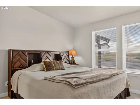 Bedroom - 3033 SW Terrace Dr, Pendleton, OR 97801 photo 2 of 7