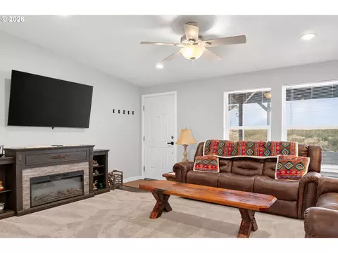 Living - 3033 SW Terrace Dr, Pendleton, OR 97801 photo 1 of 2