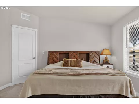 Bedroom - 3033 SW Terrace Dr, Pendleton, OR 97801 photo 3 of 7