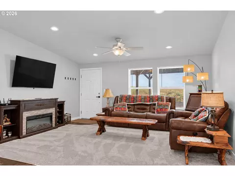 Living - 3033 SW Terrace Dr, Pendleton, OR 97801 photo 2 of 2