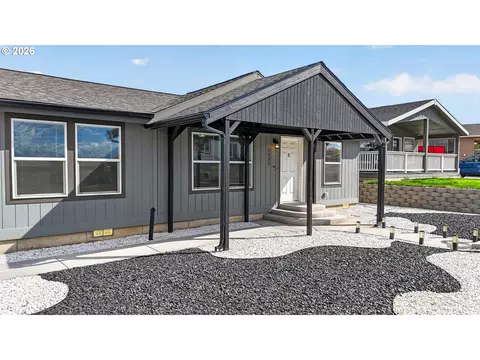 Exterior - 3033 SW Terrace Dr, Pendleton, OR 97801 photo 1 of 9