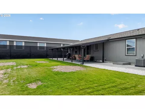 Exterior - 3033 SW Terrace Dr, Pendleton, OR 97801 photo 5 of 9