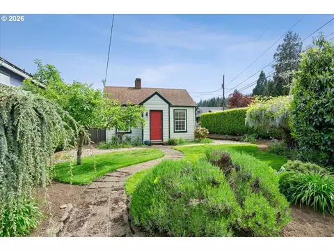 119 Wesley St, Silverton, OR 97381